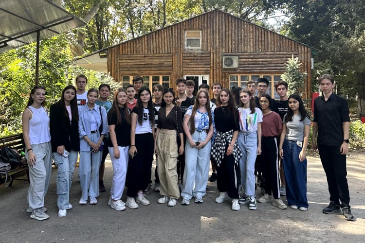 Отчет о выездной прогулке в Ботанический сад для первокурсников факультета Менеджмента